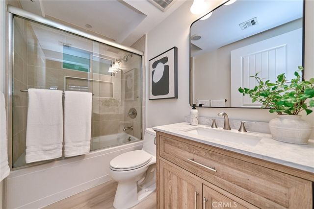 5525 W Olympic Boulevard 202, Los Angeles, CA 90036