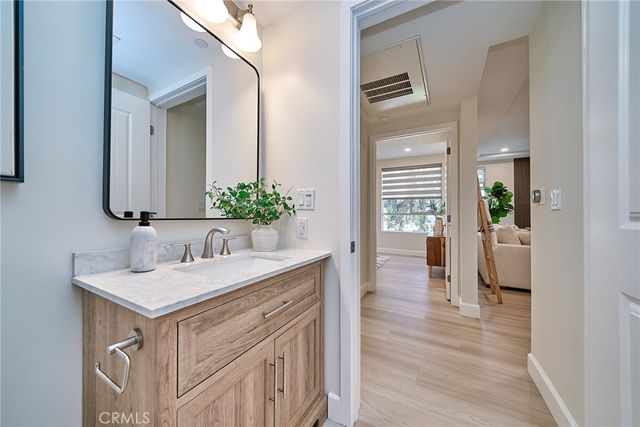 5525 W Olympic Boulevard 202, Los Angeles, CA 90036