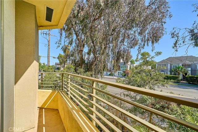 5525 W Olympic Boulevard 202, Los Angeles, CA 90036