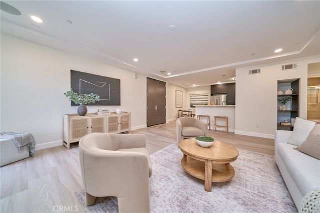 5525 W Olympic Boulevard 202, Los Angeles, CA 90036
