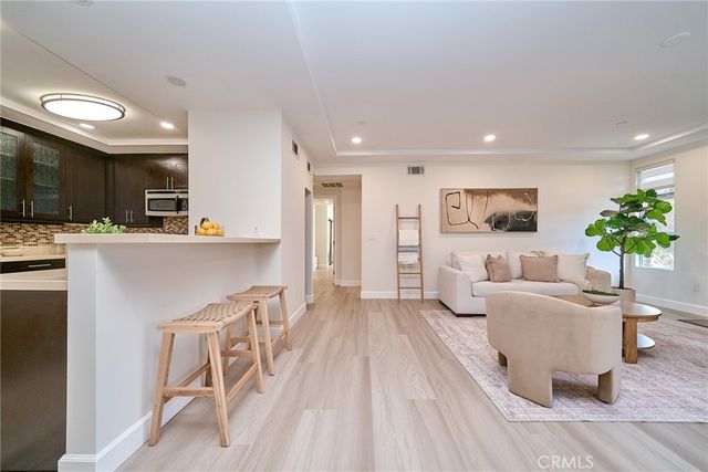 5525 W Olympic Boulevard 202, Los Angeles, CA 90036