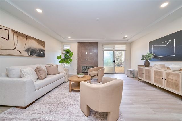 5525 W Olympic Boulevard 202, Los Angeles, CA 90036