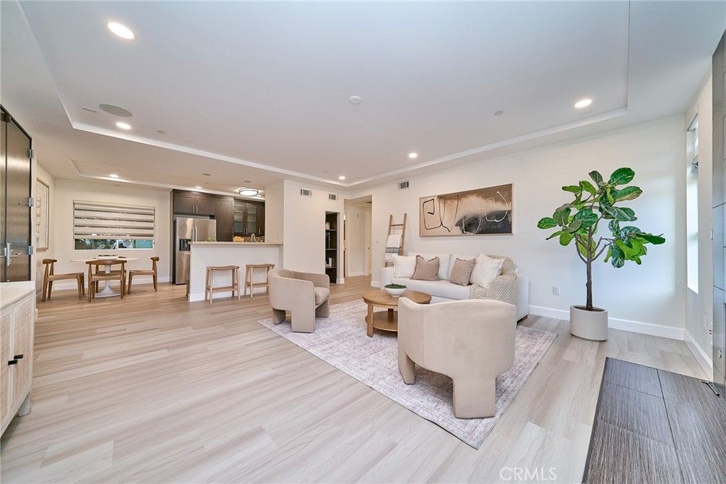 5525 W Olympic Boulevard 202, Los Angeles, CA 90036
