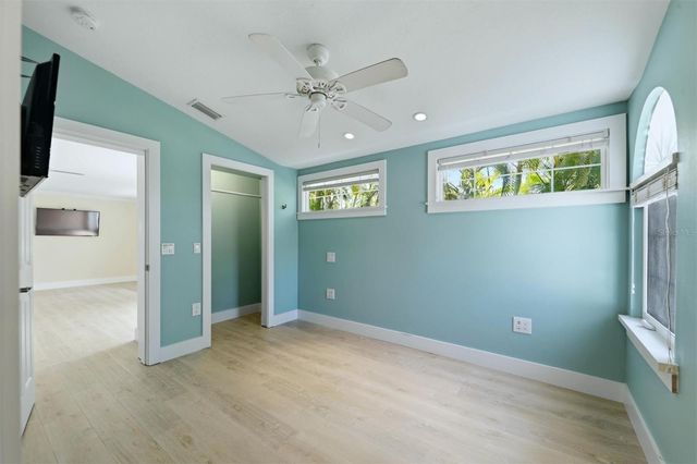 5803 DE PALMAS AVENUE, Holmes Beach, FL 34217