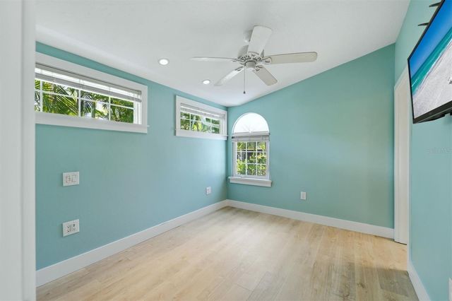 5803 DE PALMAS AVENUE, Holmes Beach, FL 34217