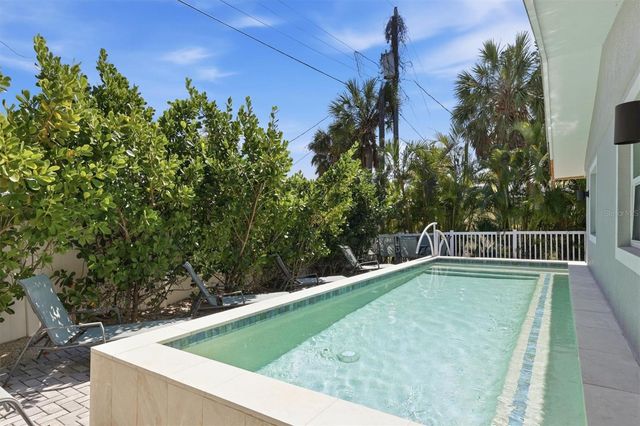 5803 DE PALMAS AVENUE, Holmes Beach, FL 34217