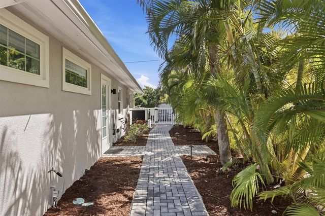 5803 DE PALMAS AVENUE, Holmes Beach, FL 34217