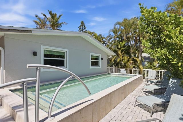 5803 DE PALMAS AVENUE, Holmes Beach, FL 34217