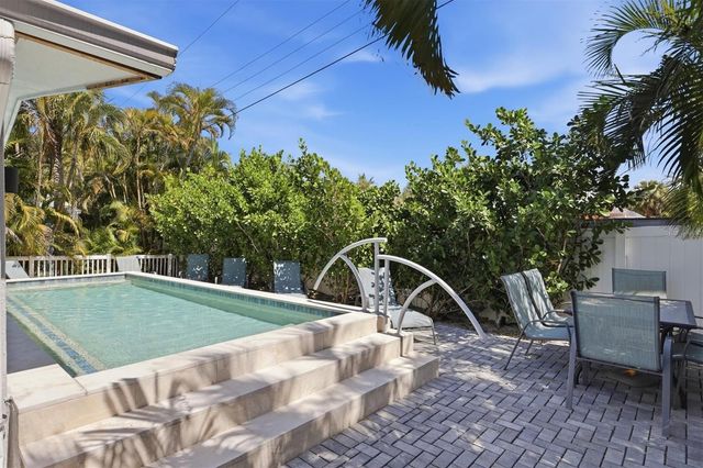 5803 DE PALMAS AVENUE, Holmes Beach, FL 34217