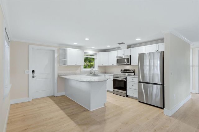 5803 DE PALMAS AVENUE, Holmes Beach, FL 34217