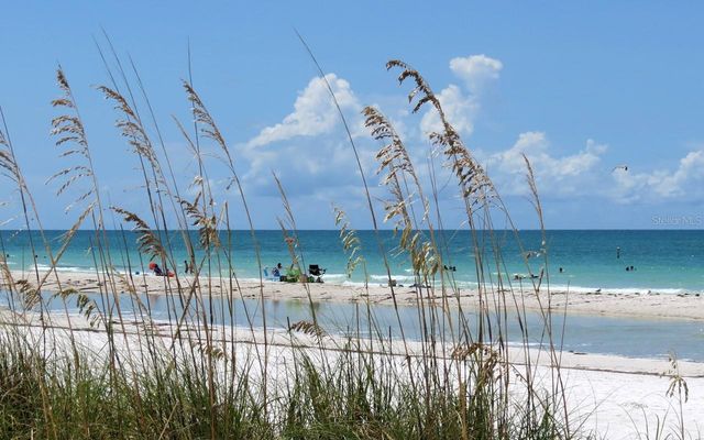 5803 DE PALMAS AVENUE, Holmes Beach, FL 34217