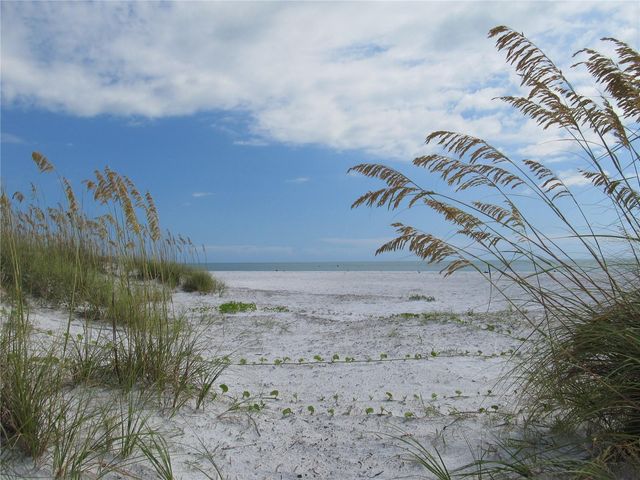 5803 DE PALMAS AVENUE, Holmes Beach, FL 34217