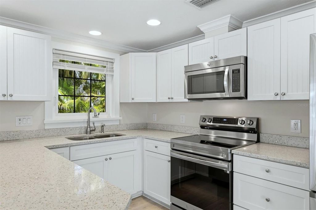 5803 DE PALMAS AVENUE, HOLMES BEACH, FL 34217 — photo 4