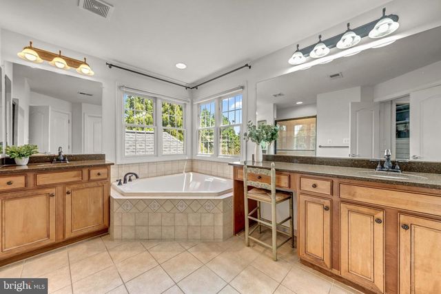 24165 SPRING MEADOW CIR, Aldie, VA 20105