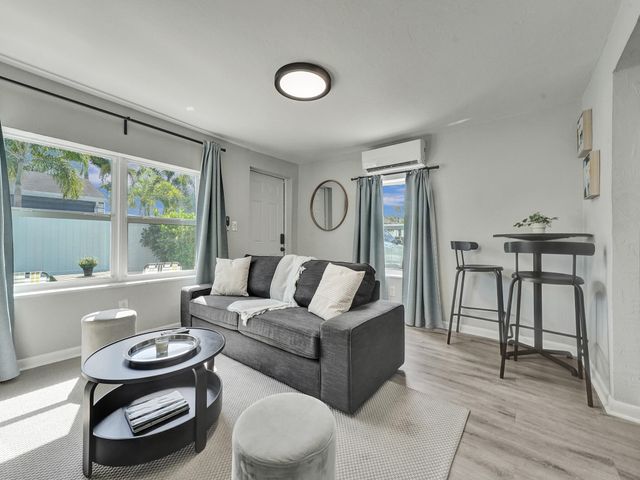 719 SW 2nd Court, Delray Beach, FL 33444