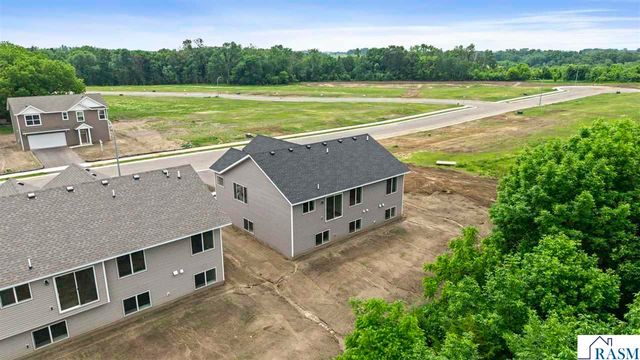 2257 Fairbanks Drive, North Mankato, MN 56003