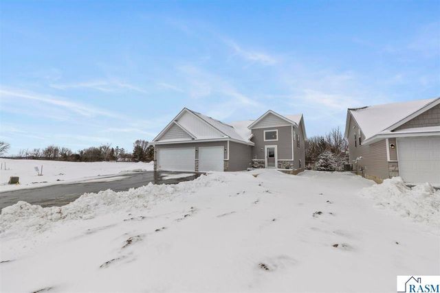 2257 Fairbanks Drive, North Mankato, MN 56003