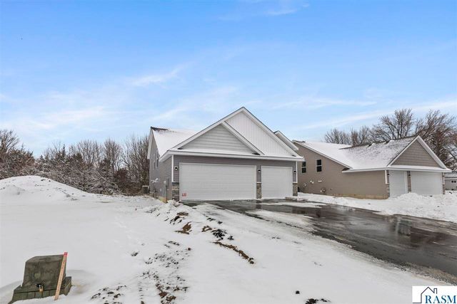 2257 Fairbanks Drive, North Mankato, MN 56003