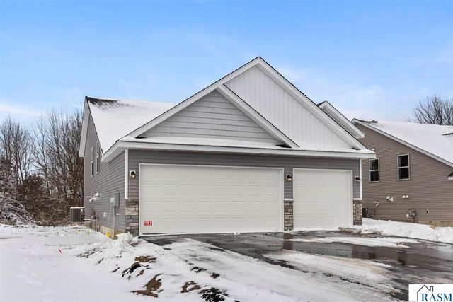 2257 Fairbanks Drive, North Mankato, MN 56003
