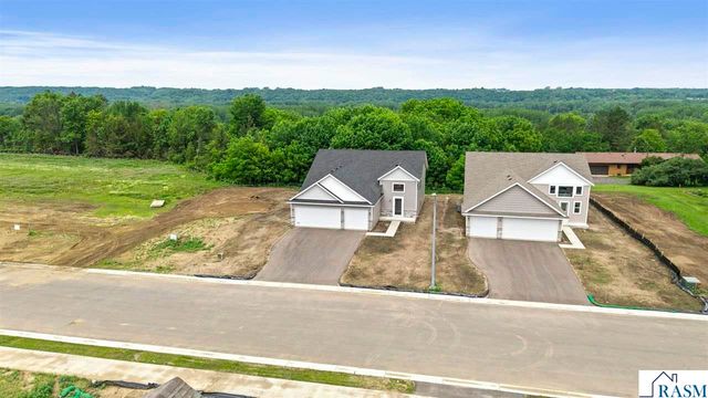 2257 Fairbanks Drive, North Mankato, MN 56003