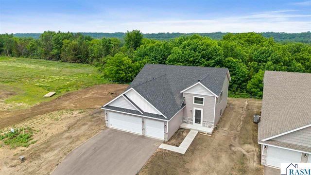 2257 Fairbanks Drive, North Mankato, MN 56003