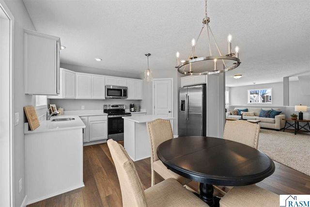 2257 Fairbanks Drive, North Mankato, MN 56003