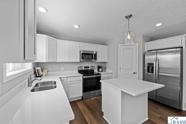2257 Fairbanks Drive, North Mankato, MN 56003