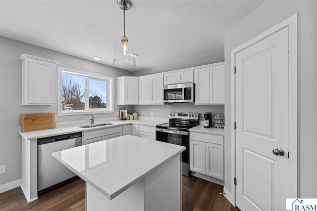 2257 Fairbanks Drive, North Mankato, MN 56003