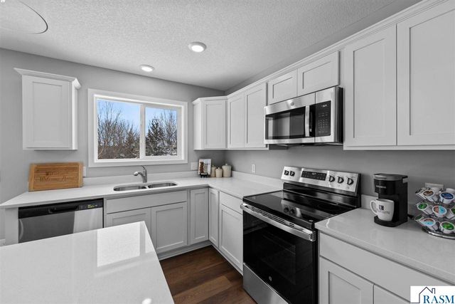 2257 Fairbanks Drive, North Mankato, MN 56003