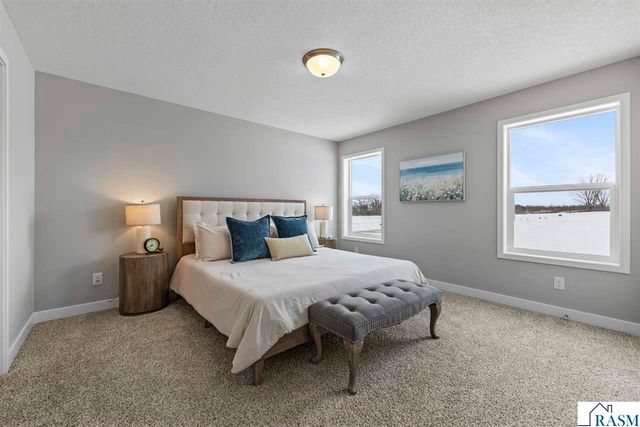 2257 Fairbanks Drive, North Mankato, MN 56003