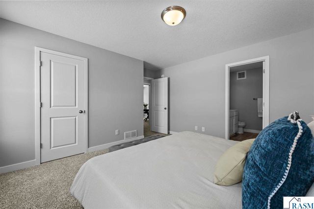 2257 Fairbanks Drive, North Mankato, MN 56003