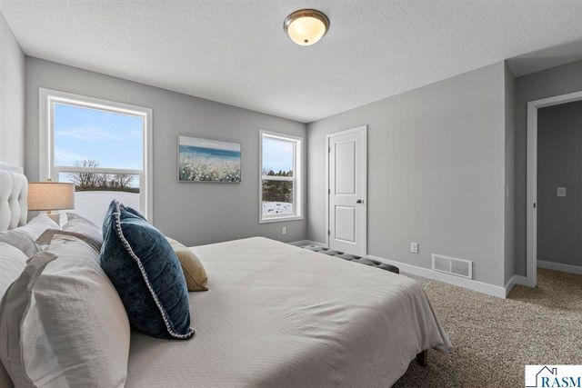 2257 Fairbanks Drive, North Mankato, MN 56003