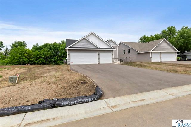 2257 Fairbanks Drive, North Mankato, MN 56003