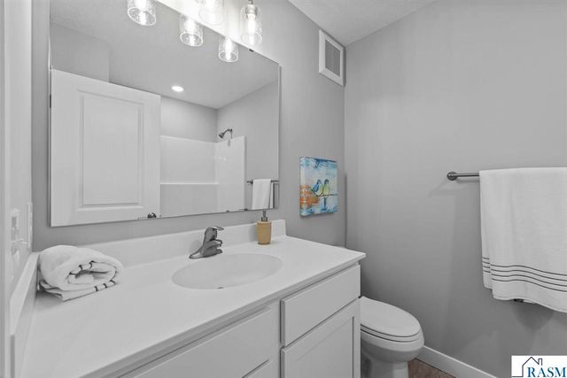 2257 Fairbanks Drive, North Mankato, MN 56003