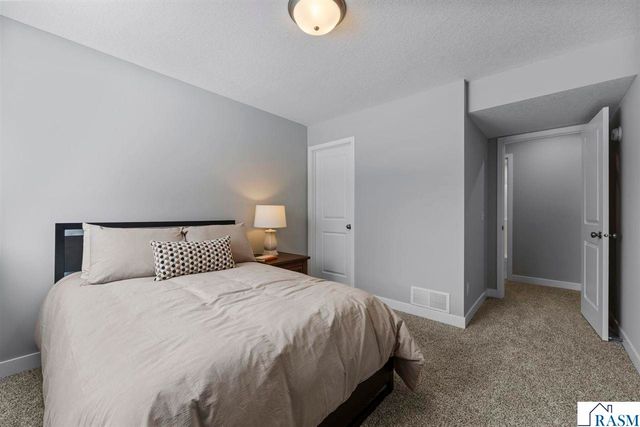 2257 Fairbanks Drive, North Mankato, MN 56003