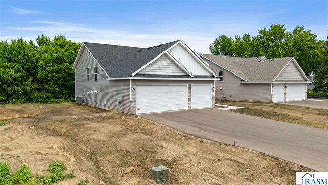 2257 Fairbanks Drive, North Mankato, MN 56003