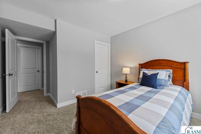 2257 Fairbanks Drive, North Mankato, MN 56003