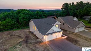 2257 Fairbanks Drive, North Mankato, MN 56003