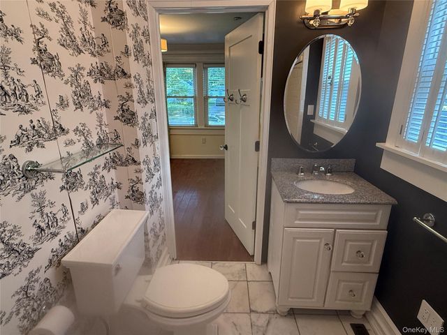 24 8th Avenue, Sea Cliff, NY 11579