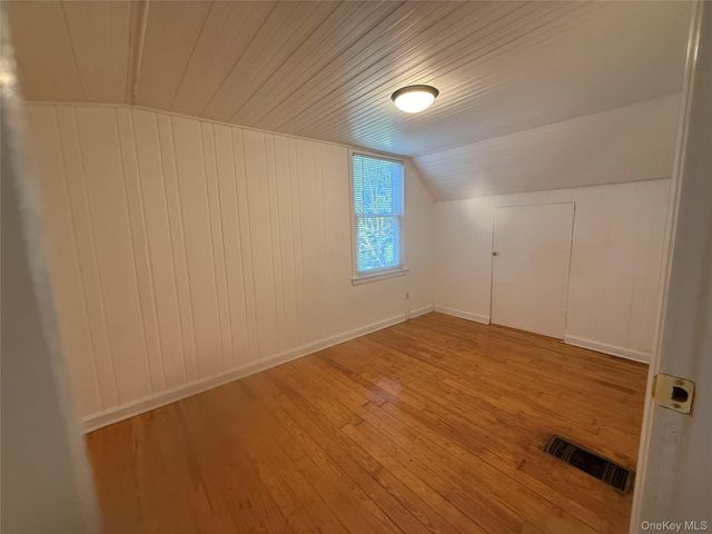 24 8th Avenue, Sea Cliff, NY 11579