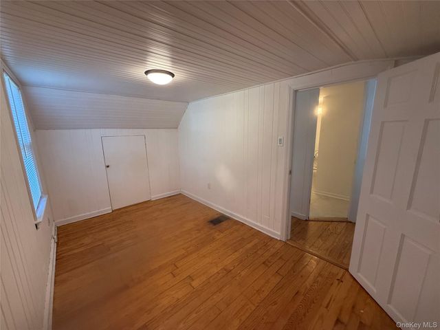 24 8th Avenue, Sea Cliff, NY 11579