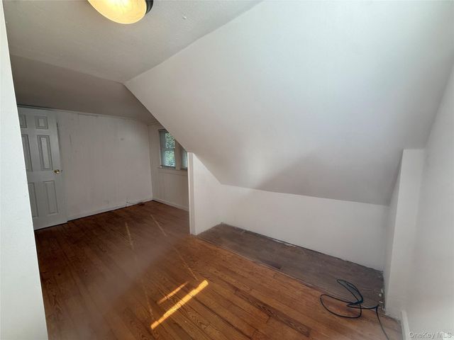 24 8th Avenue, Sea Cliff, NY 11579