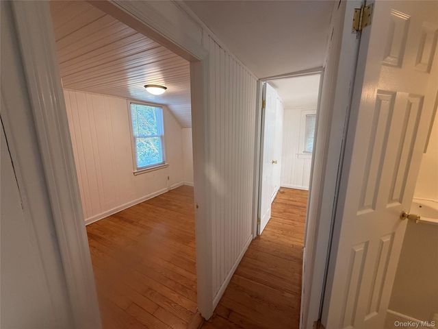 24 8th Avenue, Sea Cliff, NY 11579