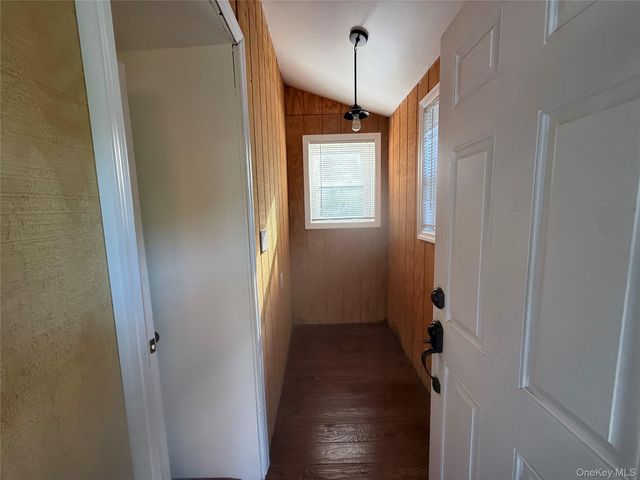 24 8th Avenue, Sea Cliff, NY 11579