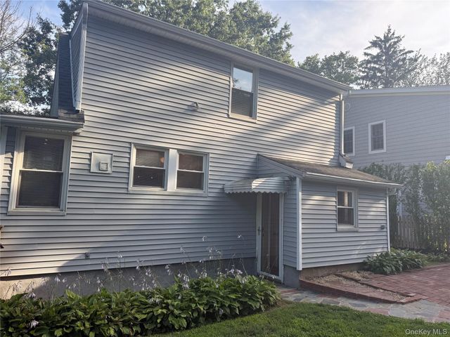 24 8th Avenue, Sea Cliff, NY 11579