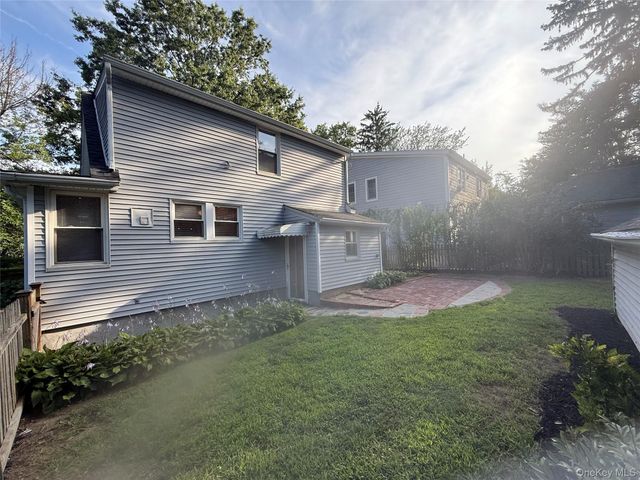 24 8th Avenue, Sea Cliff, NY 11579