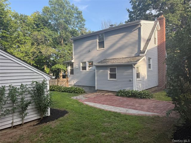 24 8th Avenue, Sea Cliff, NY 11579