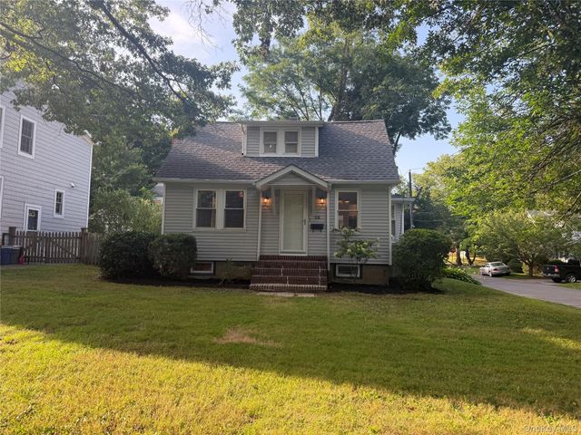 24 8th Avenue, Sea Cliff, NY 11579