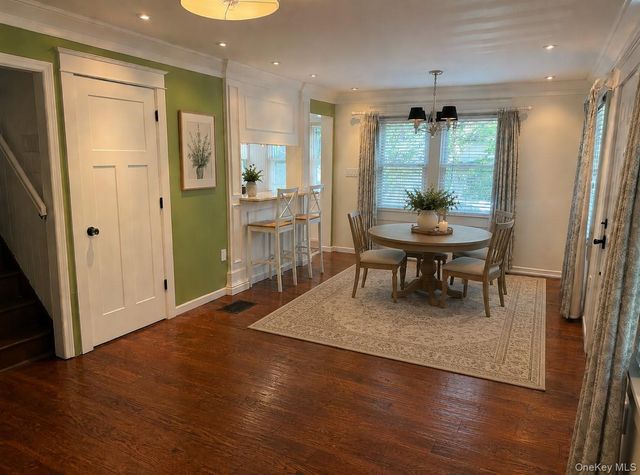 24 8th Avenue, Sea Cliff, NY 11579
