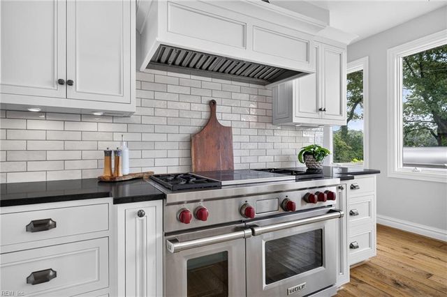 1040 Bobolink DR, Virginia Beach, VA 23451
